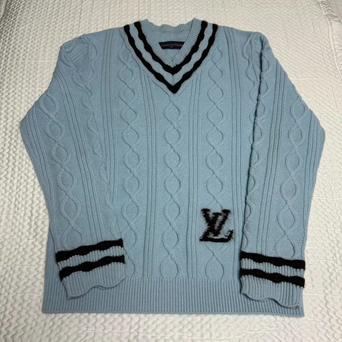 ルイ・ヴィトンメンズ Vネックケーブルニットサイズ Mサイズ